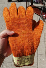 Load image into Gallery viewer, Gloves-Medium-Mostly Mohair