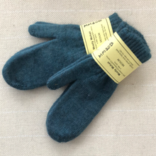 Load image into Gallery viewer, Mittens-Medium-Mostly Mohair
